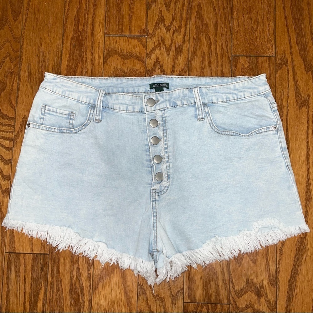 Wild Fable Light Wash Full Button Fly Raw Hem Shorts Size 18 - Picture 1 of 8